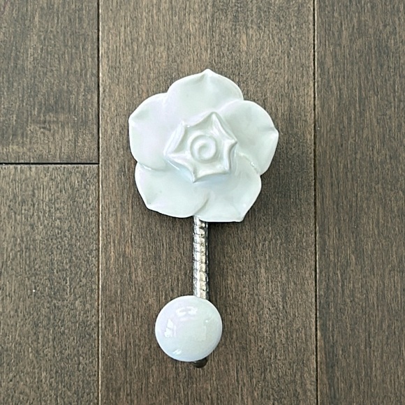 Anthropologie Other - ANTHROPOLOGIE White Rose Ceramic Wall Hook, Silver Metal Twist, Home Decor
